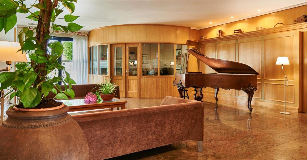 Hotel Juan De La Cosa Santoña Exteriör bild