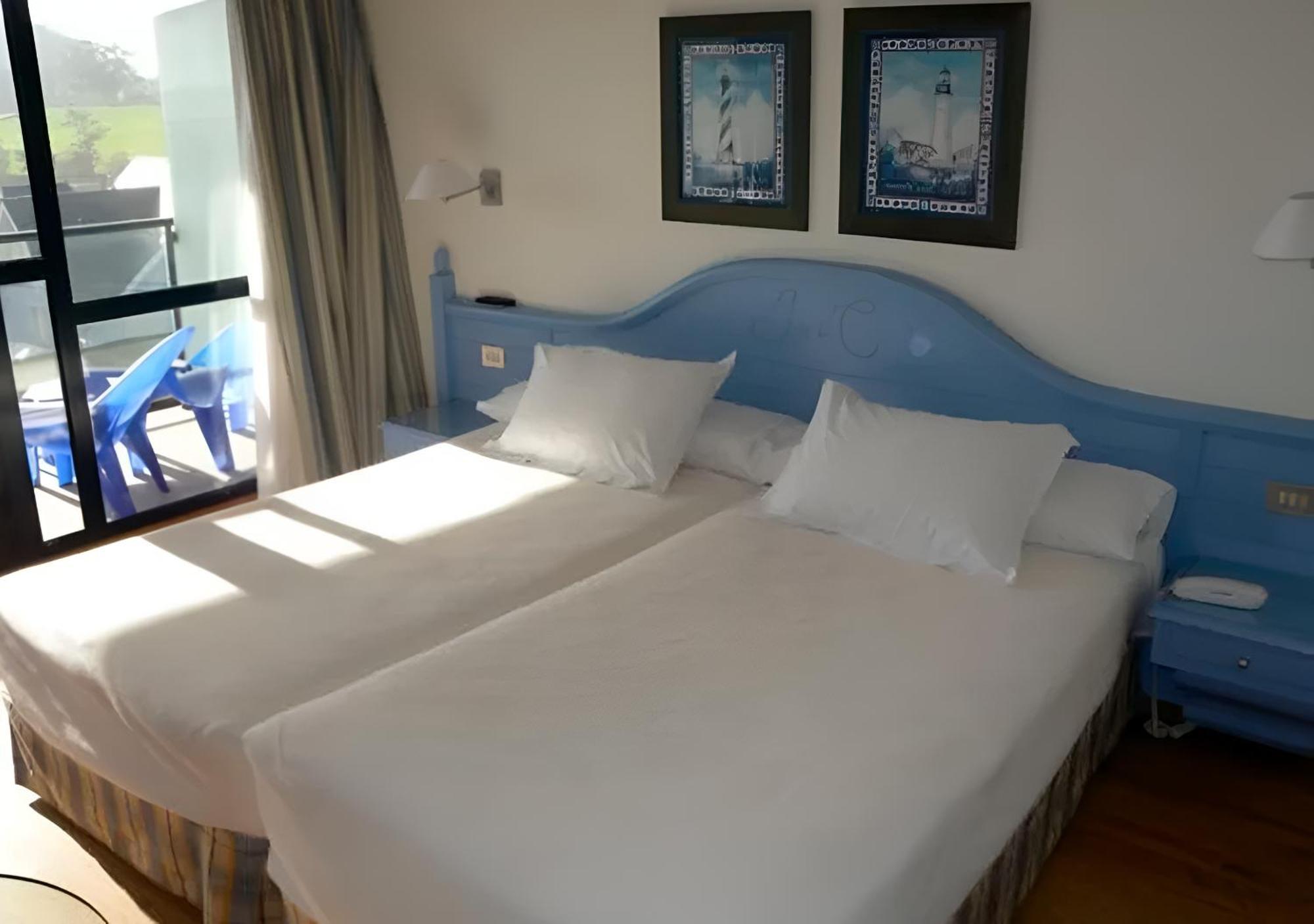 Hotel Juan De La Cosa Santoña Exteriör bild